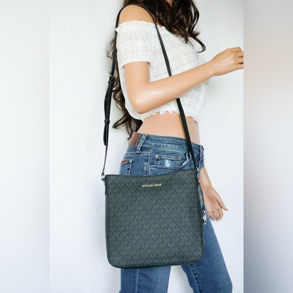 Michael Kors Jet Set Travel Large Logo Messager Bag - Picture 6 of 7